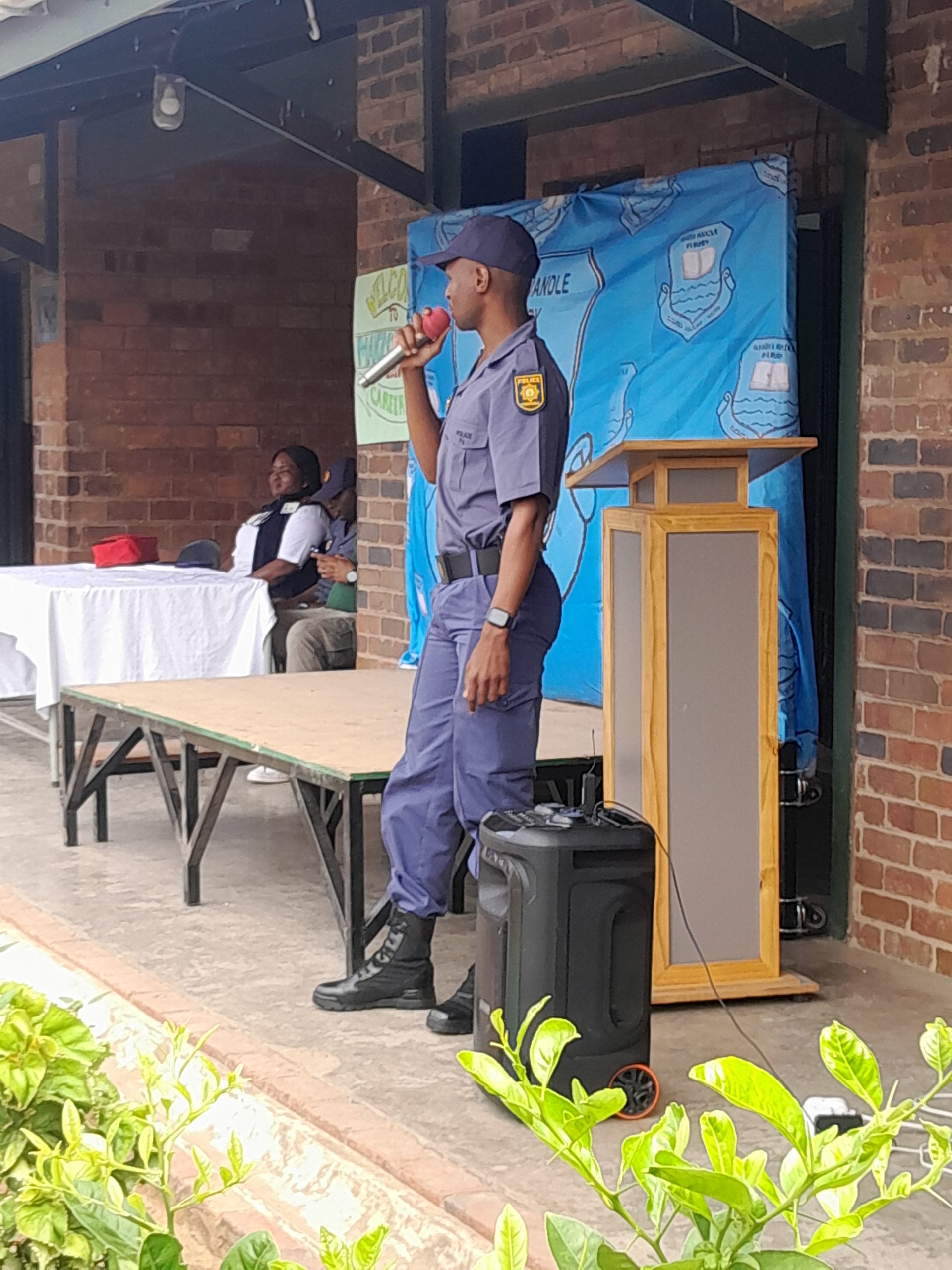 Constable Mkhiwane addressing learners at Career Day